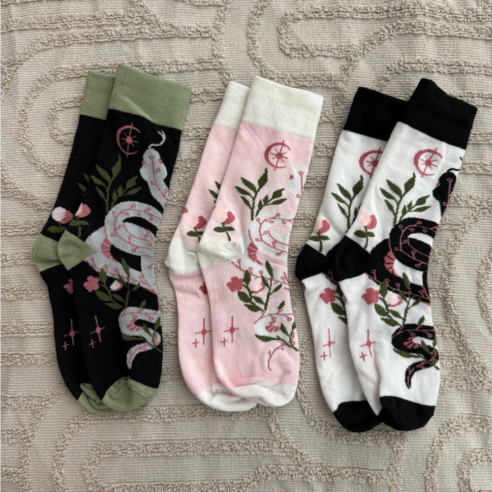 Snake Pattern Socks - Black, Pink, White